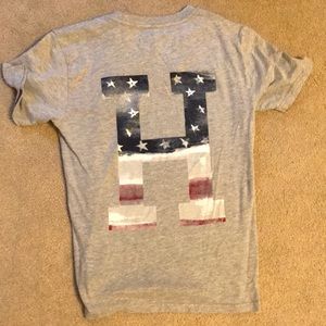 Cute Tommy Hill Filger gray shirt